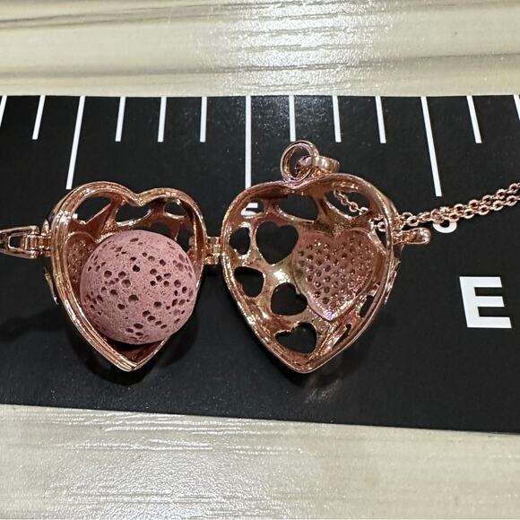 Rhinestone and crested heart essential oil diffuser, necklace locket 16 “ chain - Picture 4 of 8